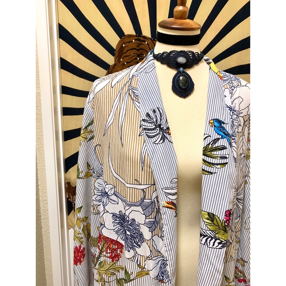 🌈 SOLD Amazing surreal art kimono - Picture 3 of 8
